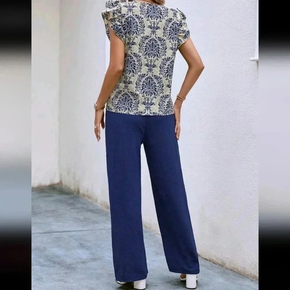 Graphic Print Butterfly Sleeve Top & Belted Wide Leg Pants - Picture 3 of 6